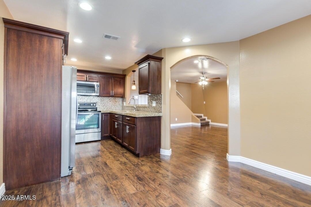 6912 W Devonshire Avenue - Photo 7