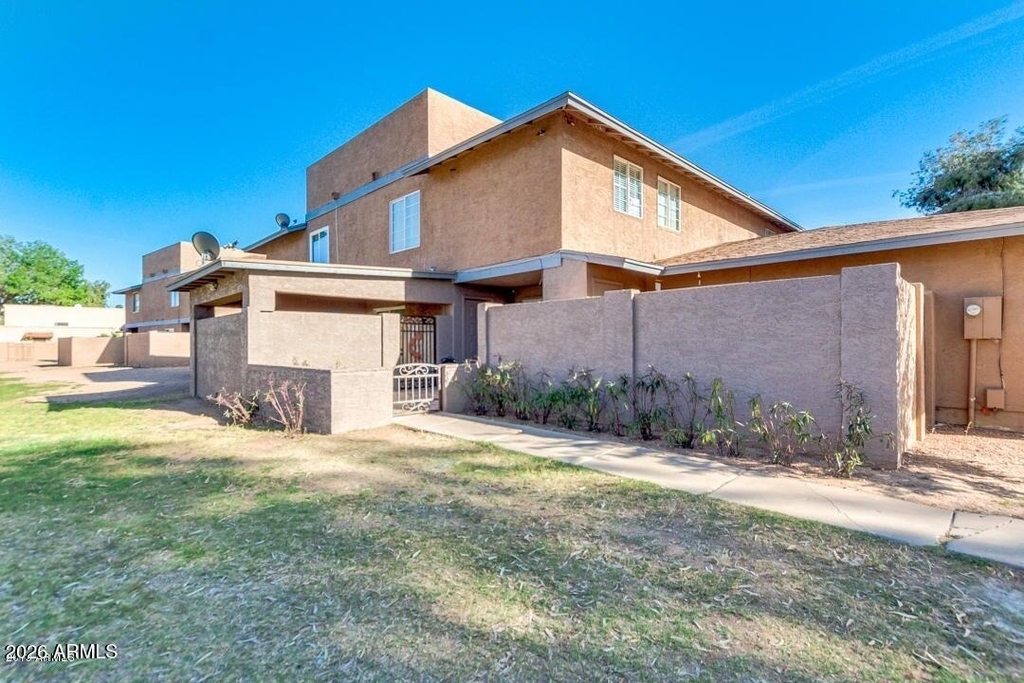 6912 W Devonshire Avenue - Photo 19