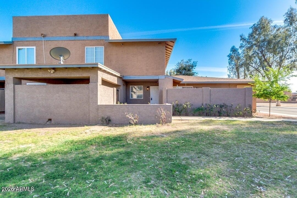 6912 W Devonshire Avenue - Photo 18