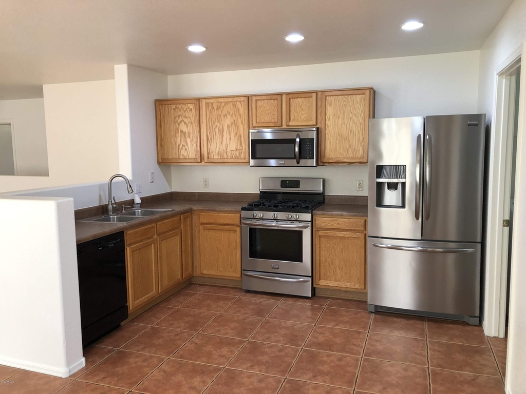 16176 W Adams Street - Photo 5