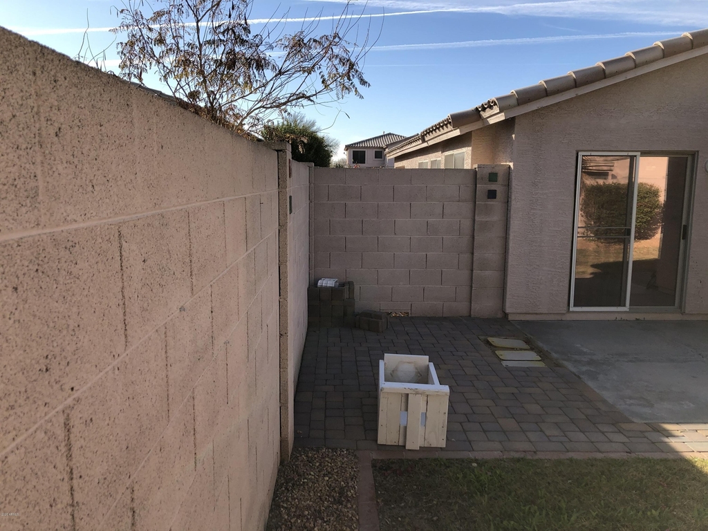 16176 W Adams Street - Photo 21