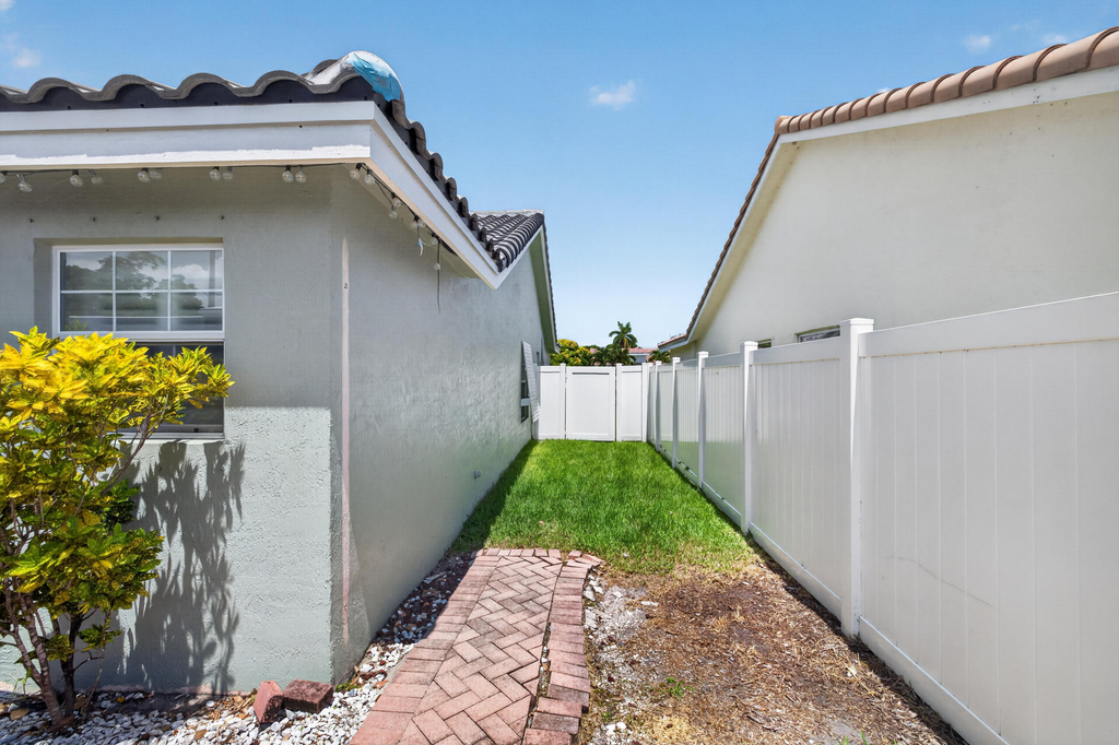 4481 Nw 20th Avenue - Photo 37