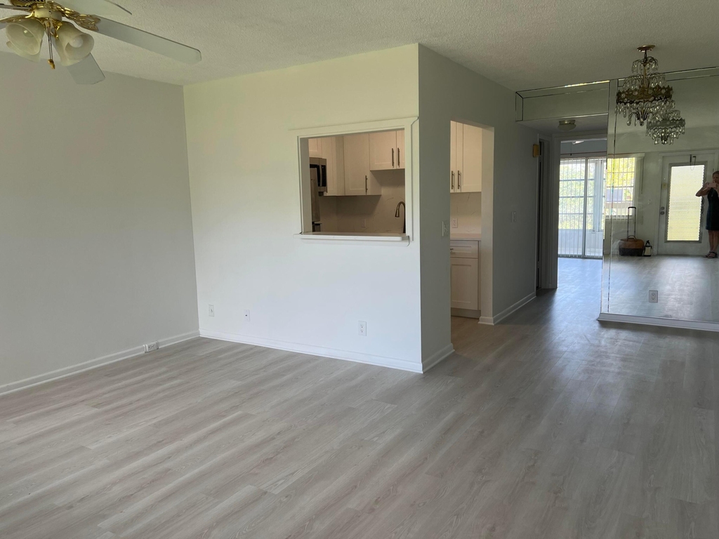 36 Mansfield A - Photo 2