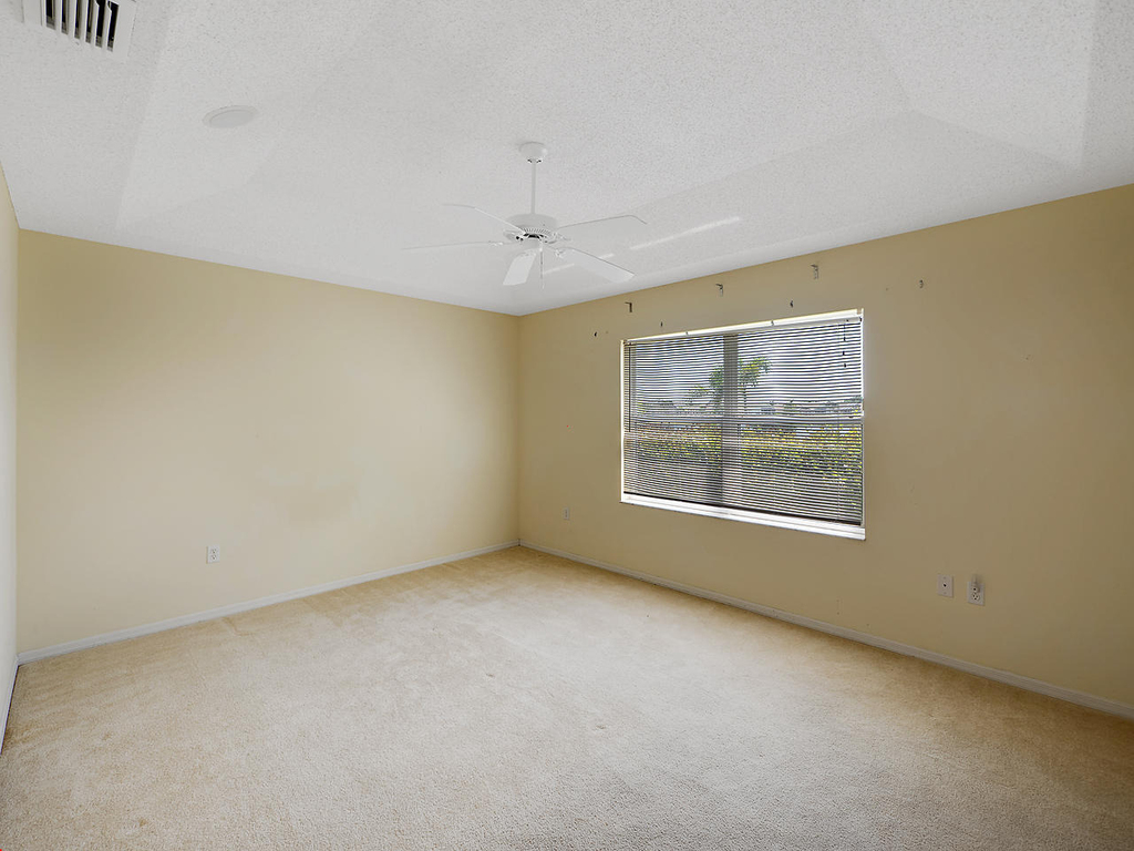 241 Sw Lake Forest Way - Photo 6