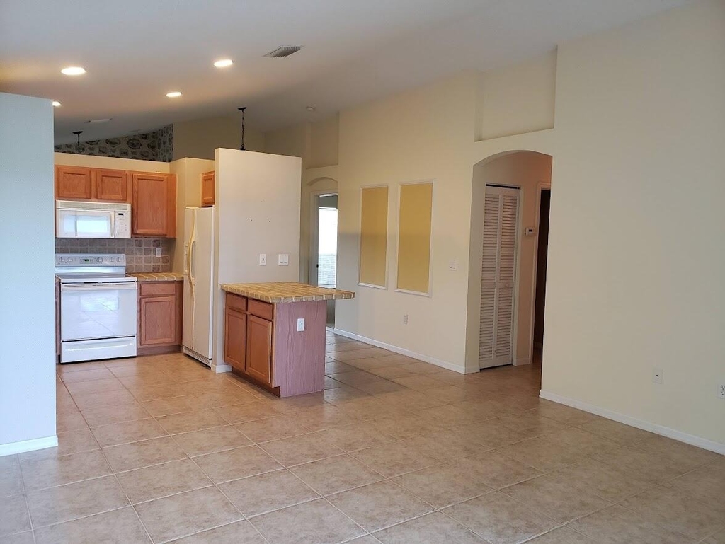 241 Sw Lake Forest Way - Photo 10