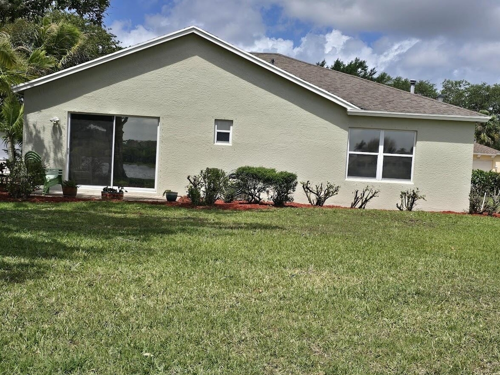 241 Sw Lake Forest Way - Photo 1