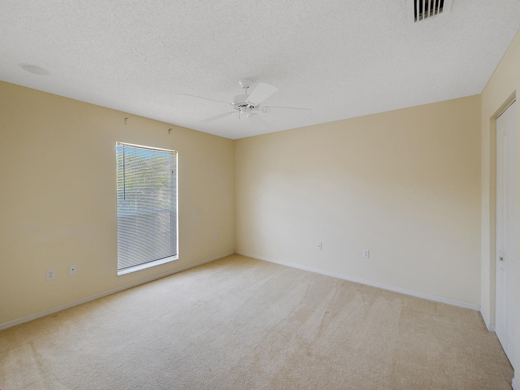 241 Sw Lake Forest Way - Photo 8