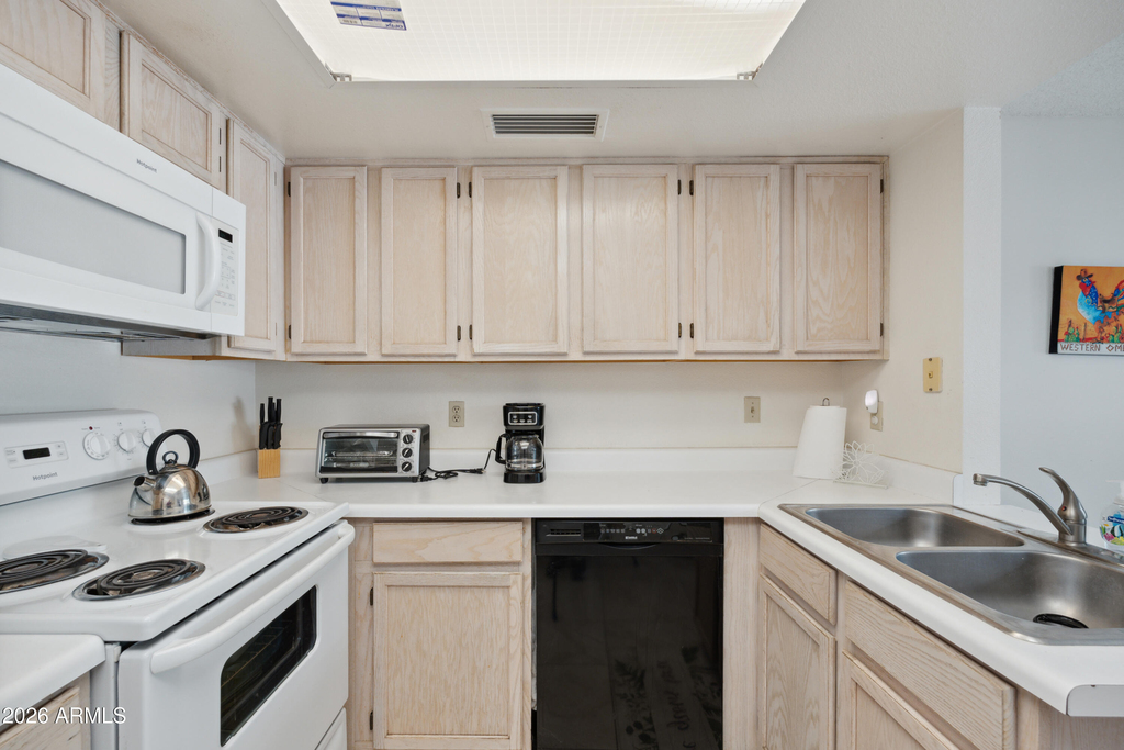11011 N 92nd Street - Photo 9