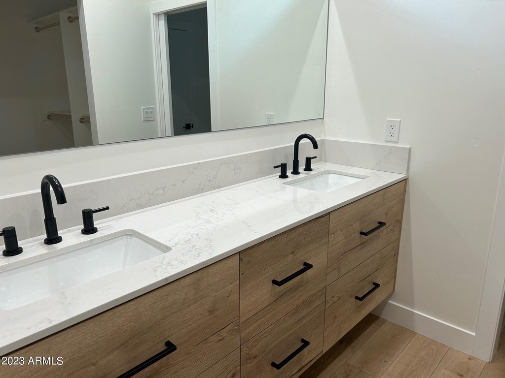 302 W Culver Street - Photo 10