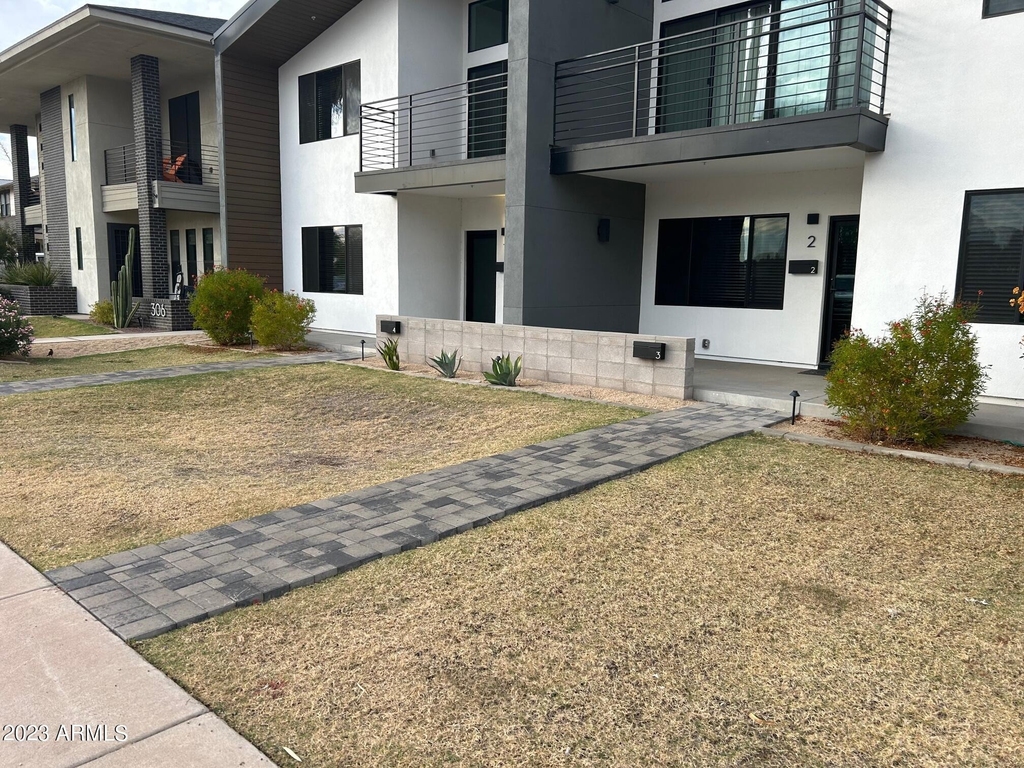 302 W Culver Street - Photo 1