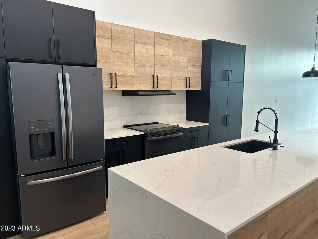302 W Culver Street - Photo 4