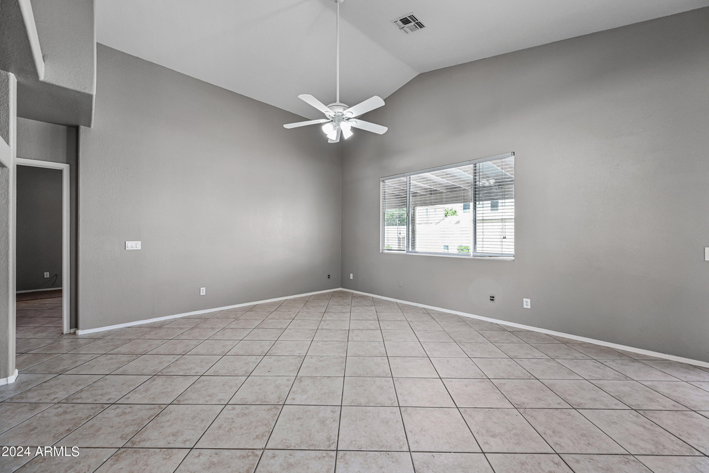 16224 W Jefferson Street - Photo 5