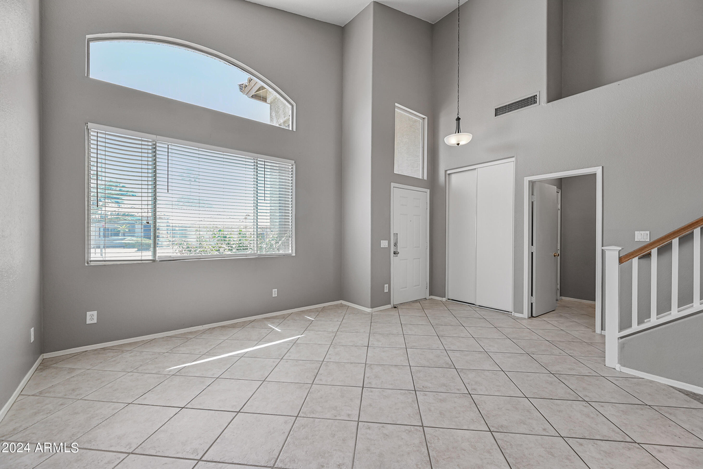 16224 W Jefferson Street - Photo 3