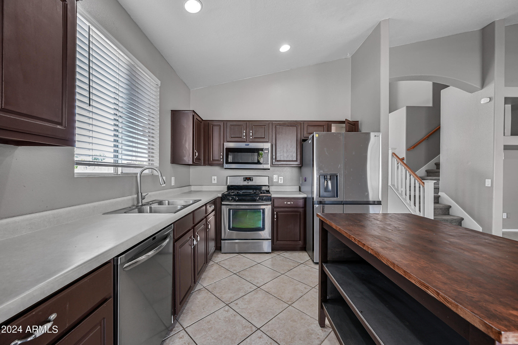 16224 W Jefferson Street - Photo 9