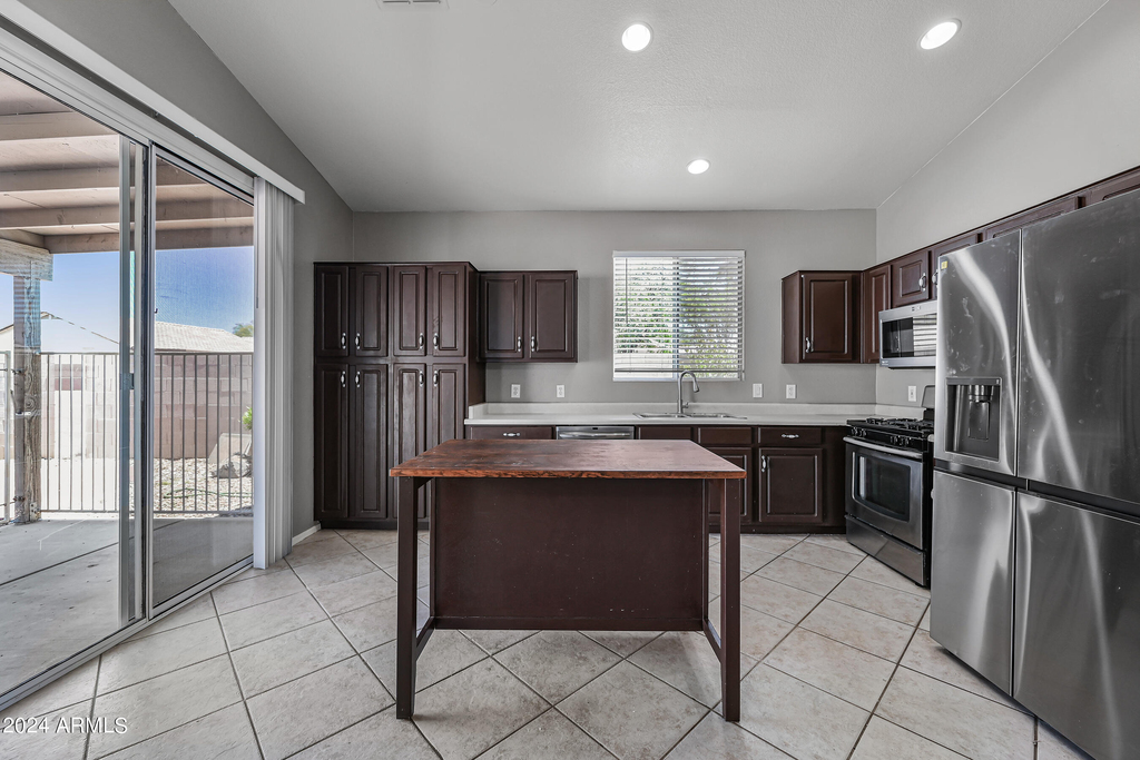 16224 W Jefferson Street - Photo 7