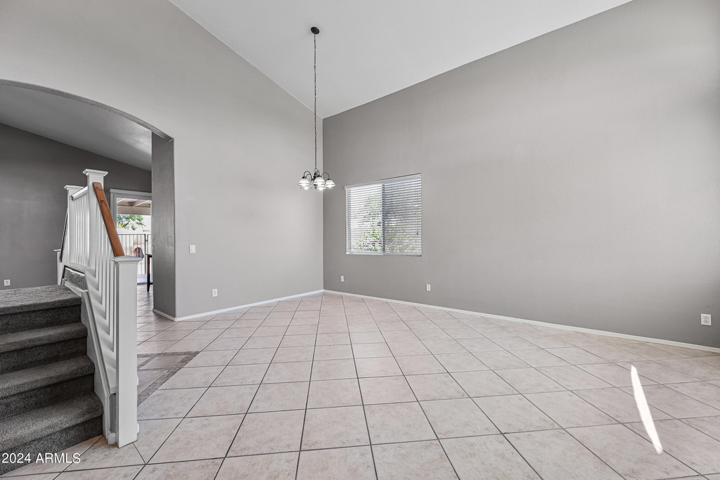 16224 W Jefferson Street - Photo 2