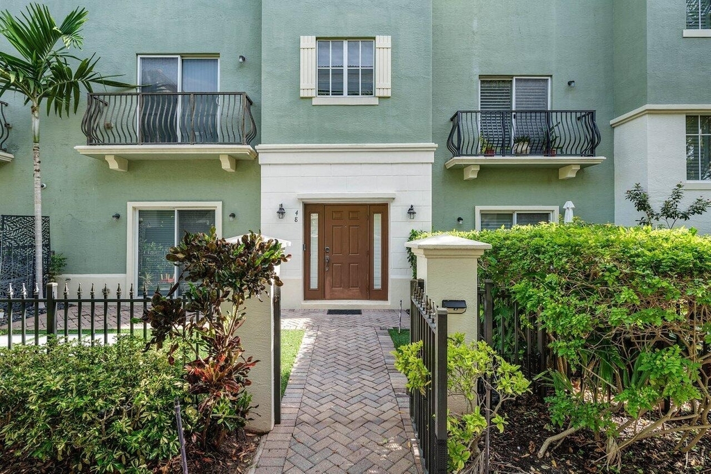 48 Nw Hawthorne Place - Photo 0