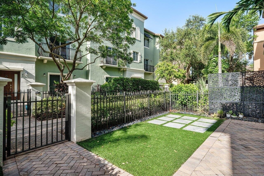 48 Nw Hawthorne Place - Photo 2
