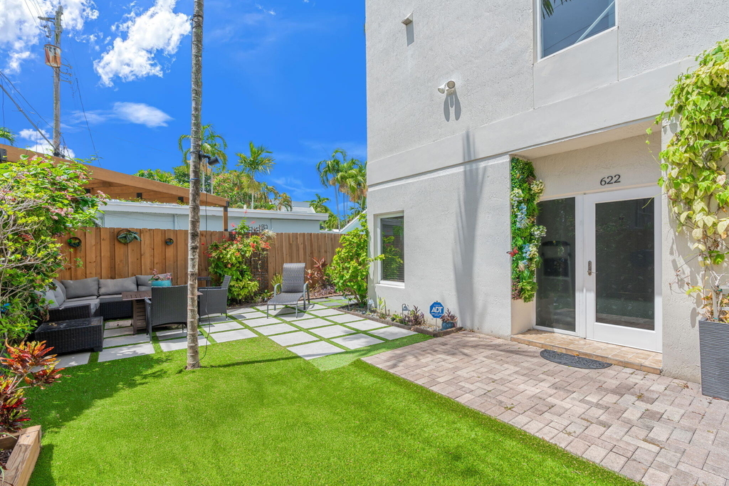 622 Ne 10th Avenue - Photo 0