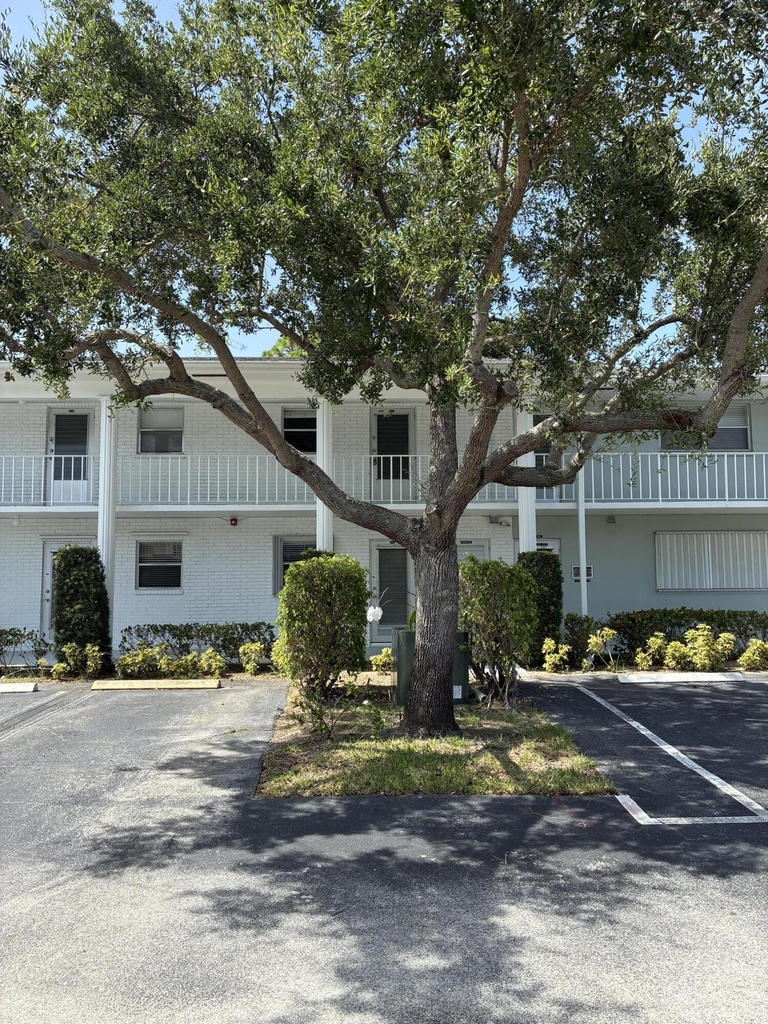 2600 Sw 22nd Avenue - Photo 0