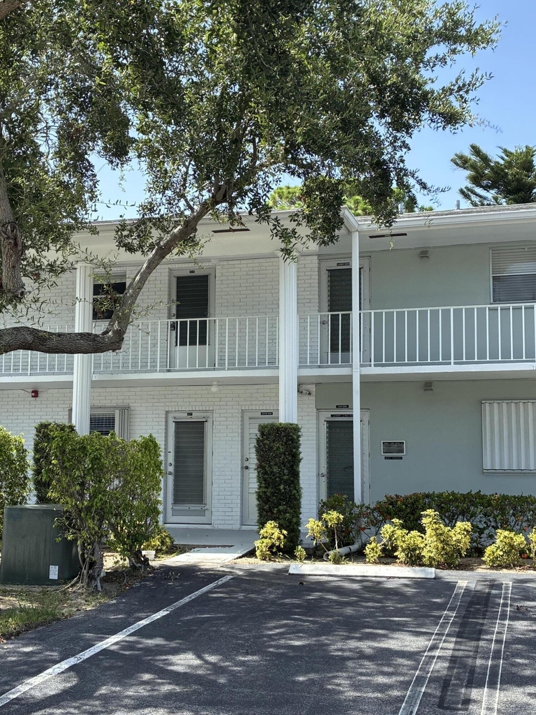 2600 Sw 22nd Avenue - Photo 1