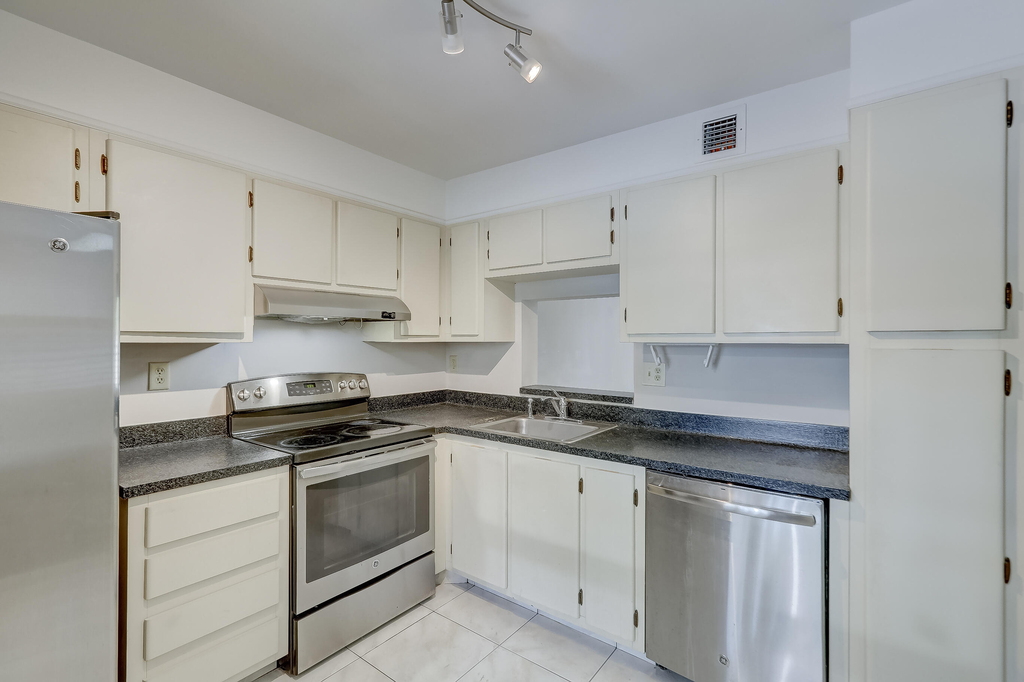 6751 N University Drive - Photo 13