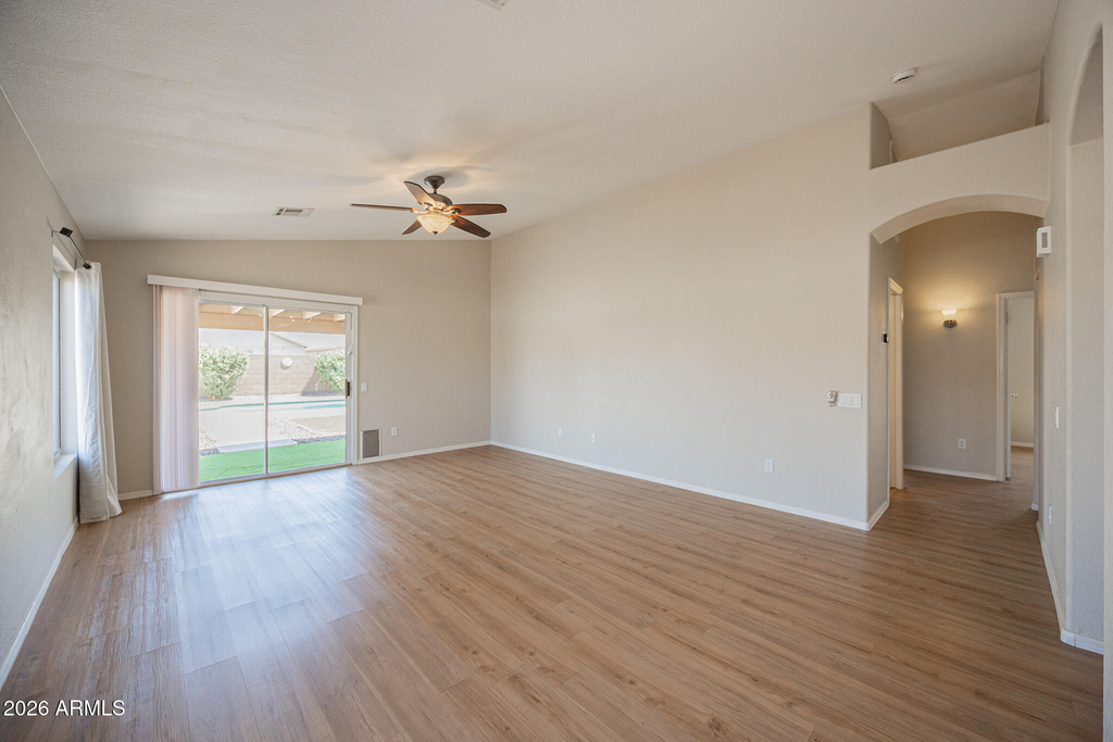 1710 E Oakland Street - Photo 3