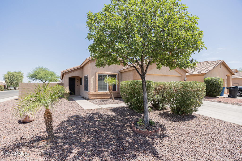 1710 E Oakland Street - Photo 0