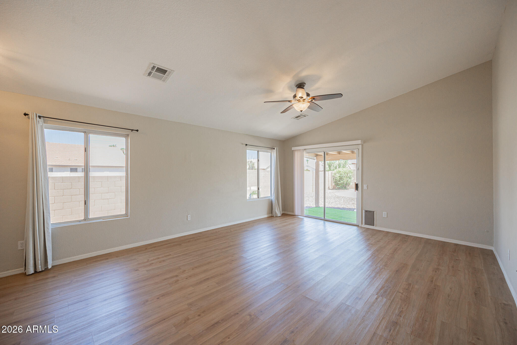 1710 E Oakland Street - Photo 4