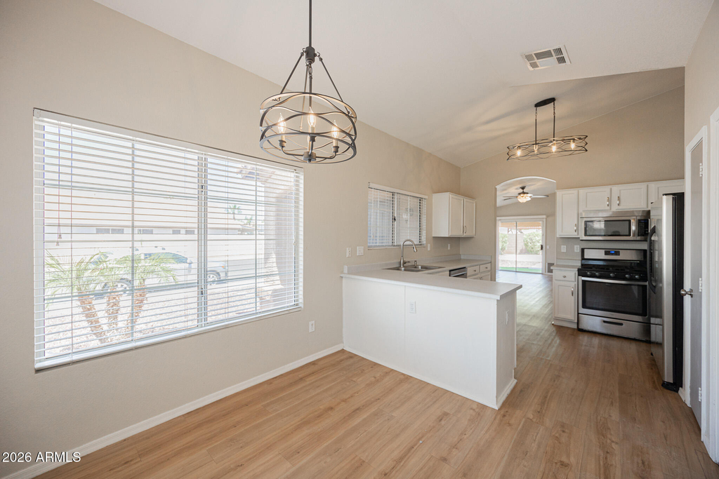 1710 E Oakland Street - Photo 9