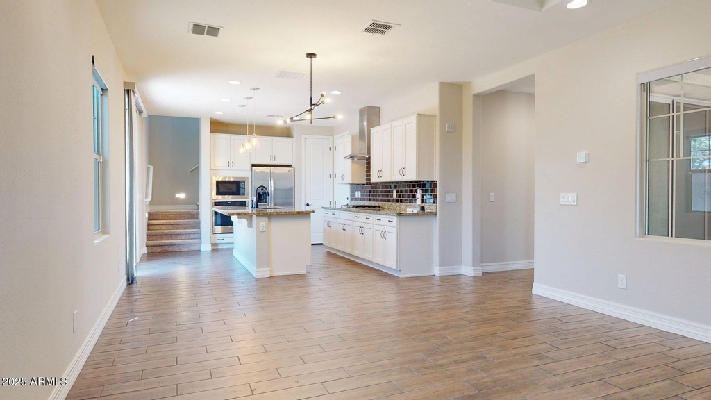 209 E Beatryce Street - Photo 7