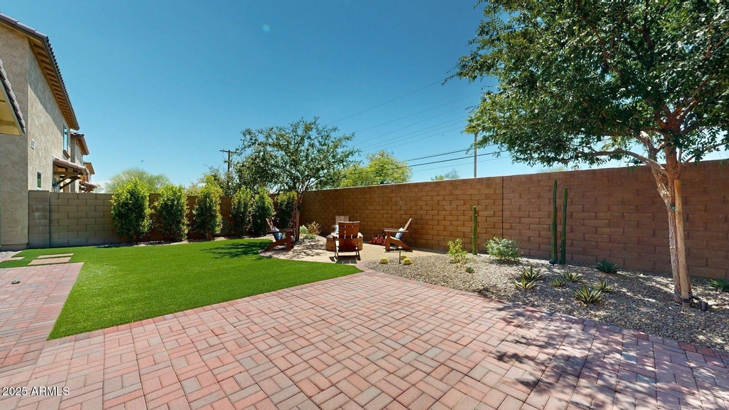 209 E Beatryce Street - Photo 1
