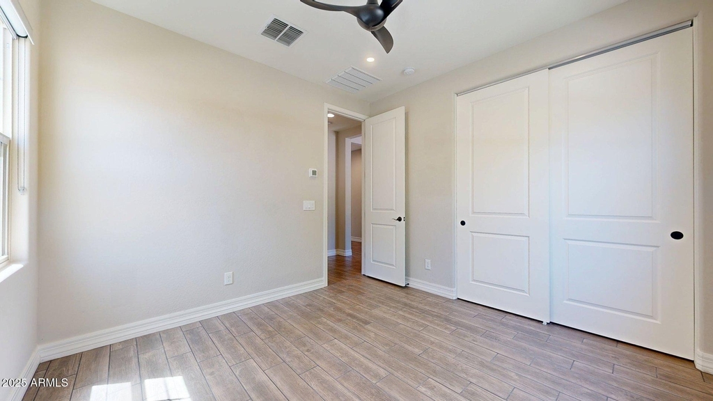 209 E Beatryce Street - Photo 23