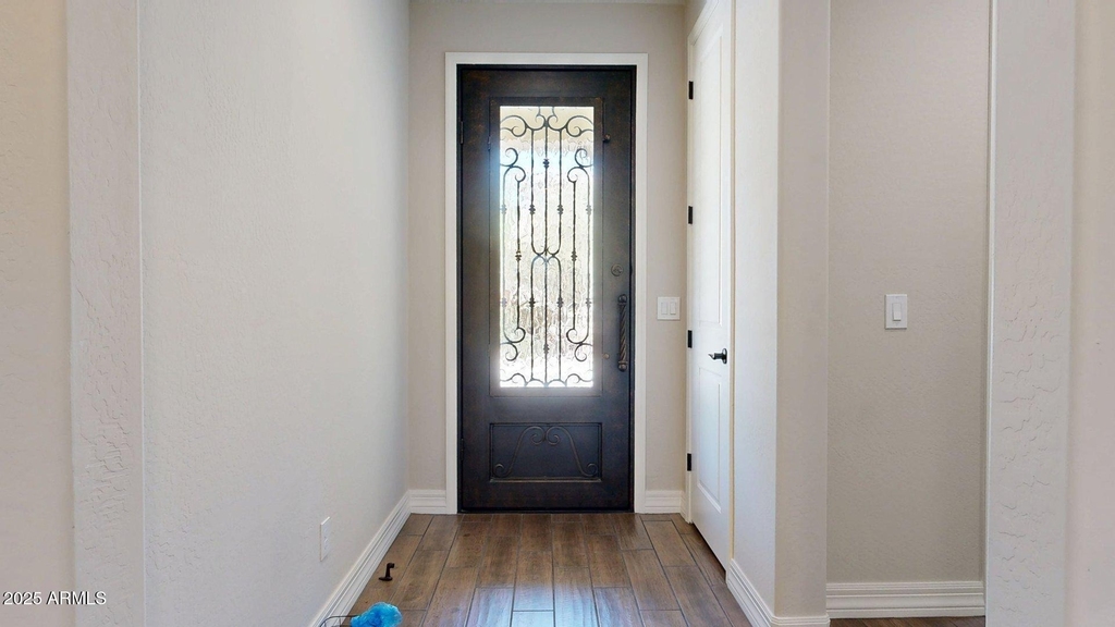209 E Beatryce Street - Photo 5