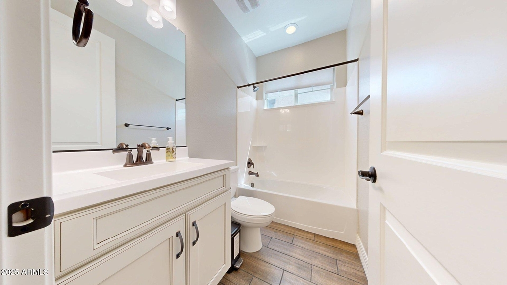 209 E Beatryce Street - Photo 24