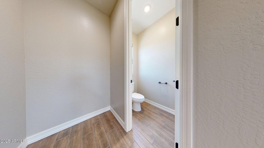 209 E Beatryce Street - Photo 18