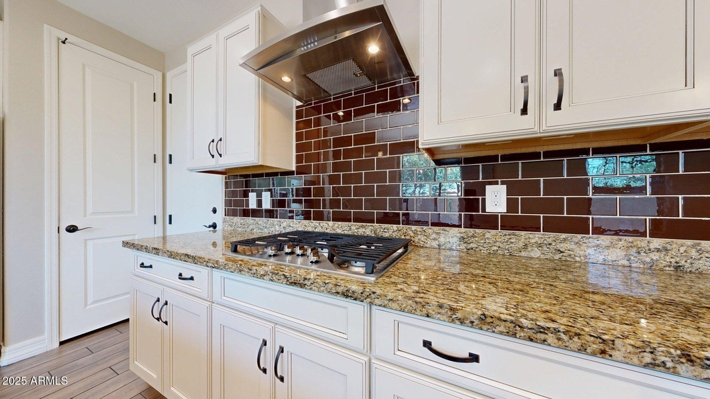 209 E Beatryce Street - Photo 12