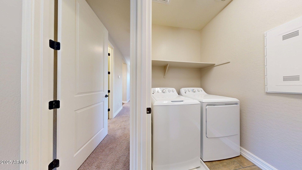 209 E Beatryce Street - Photo 26