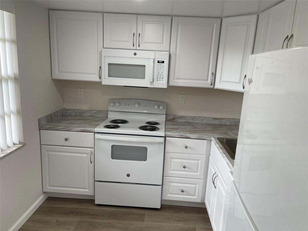 3099 Nw 48th Avenue - Photo 2