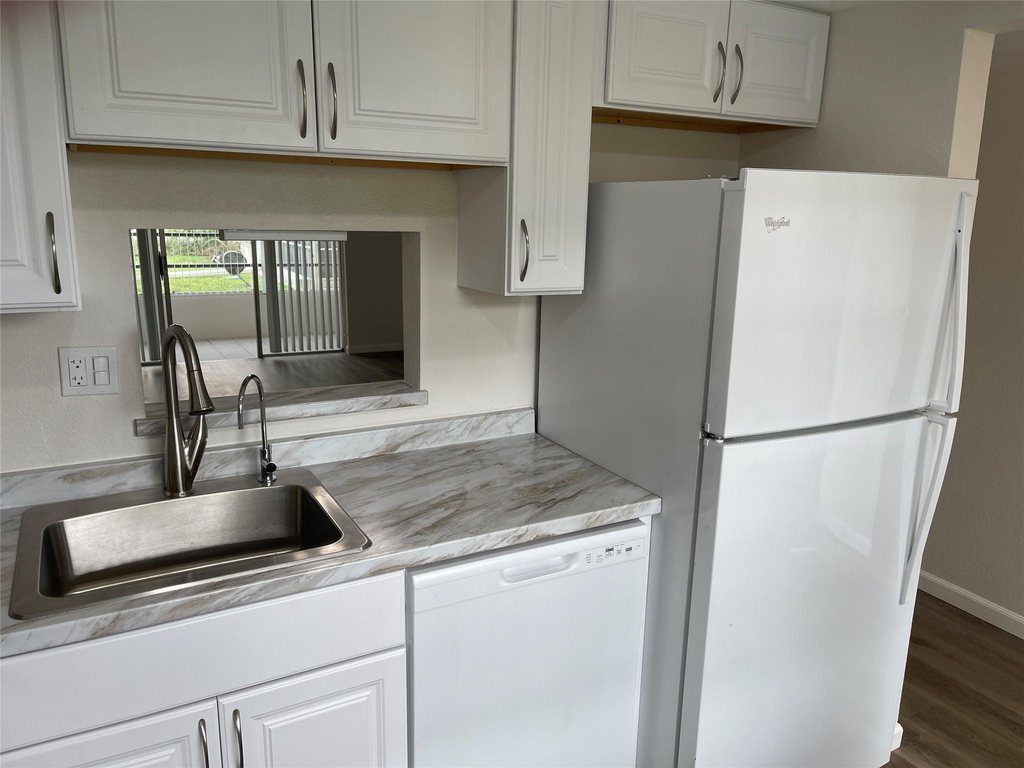 3099 Nw 48th Avenue - Photo 3
