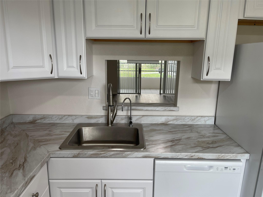 3099 Nw 48th Avenue - Photo 4