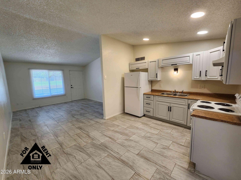 3646 N 67th Avenue - Photo 2