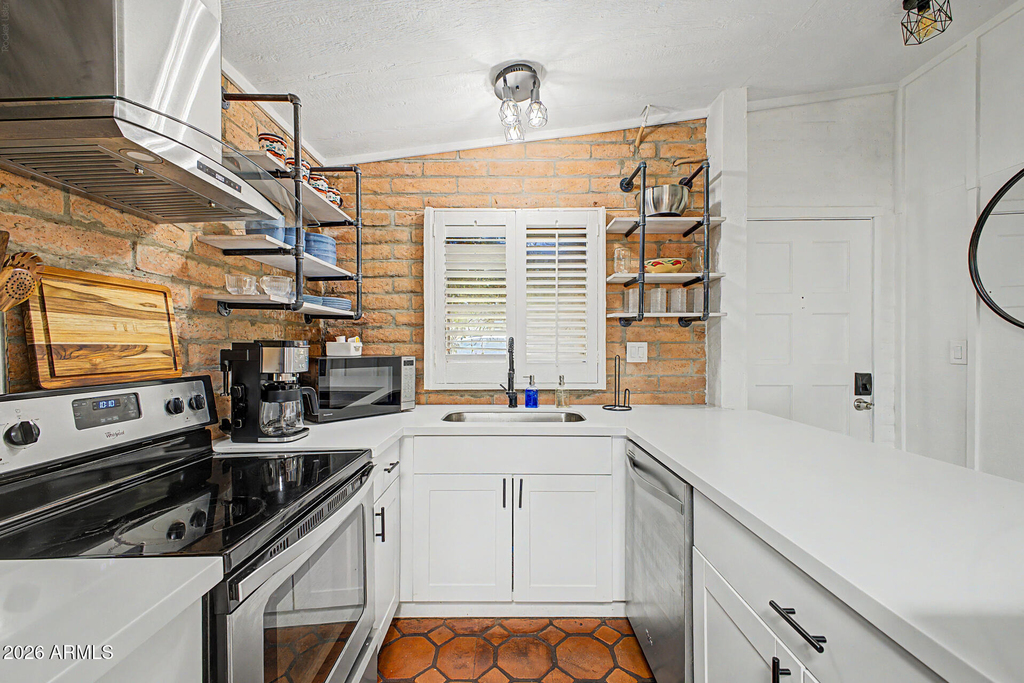3046 N 32nd Street - Photo 9