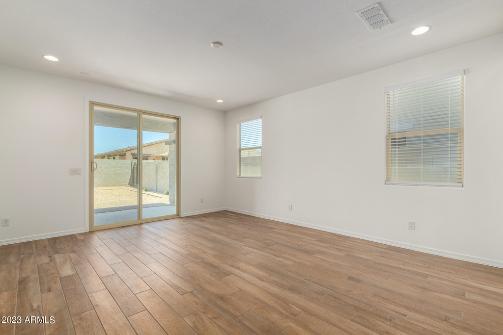17318 W Surrey Drive - Photo 10