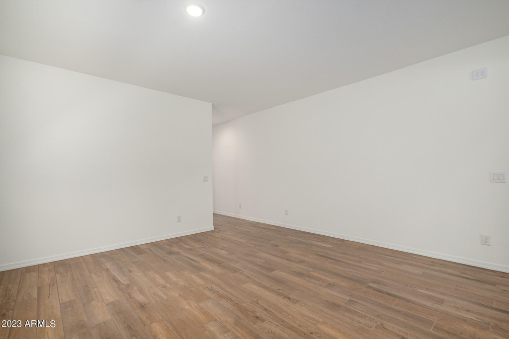 17318 W Surrey Drive - Photo 8