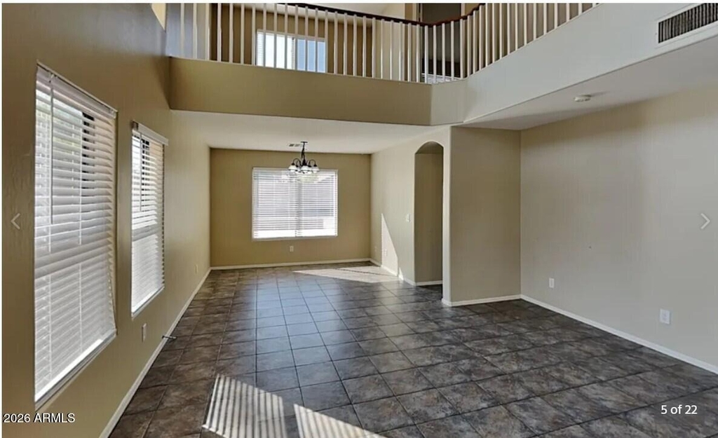 11401 W Windsor Avenue - Photo 2