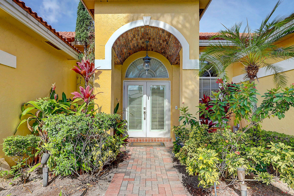 10207 Allamanda Boulevard - Photo 3