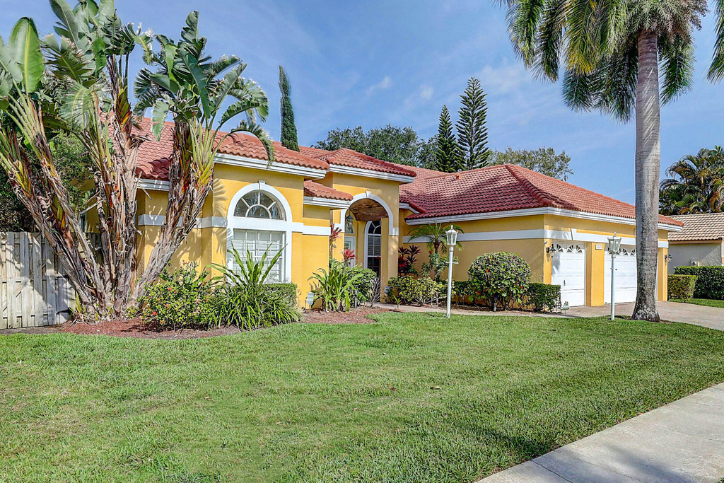 10207 Allamanda Boulevard - Photo 1