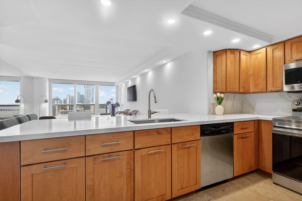 1717 N Bayshore Drive - Photo 16