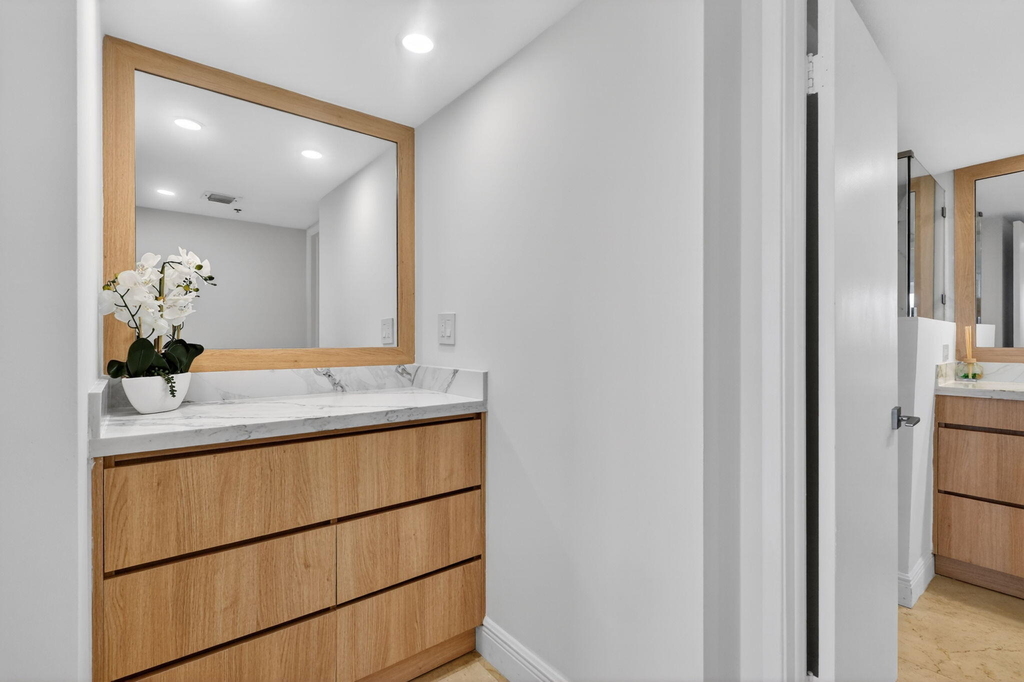 1717 N Bayshore Drive - Photo 32